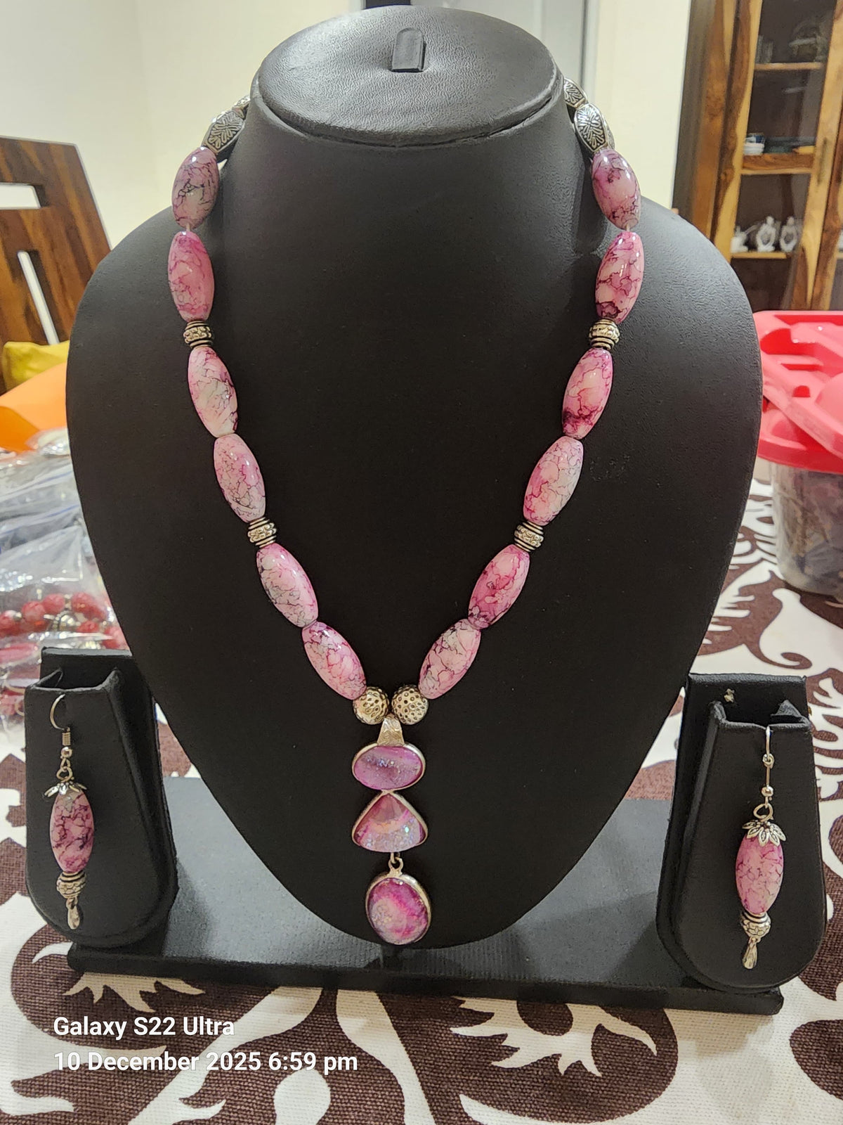 Agate Stone Necklace with silver polisehed Beads & Earrings
