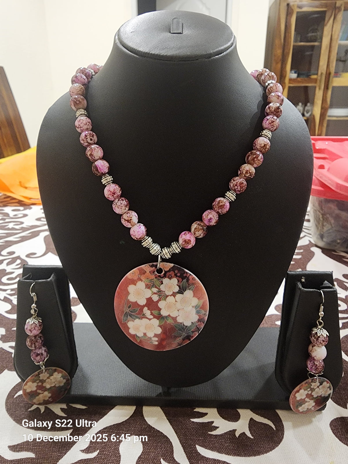 Onyx Stone Necklace with Bunch of Flowers Clay Pendant & Earrings