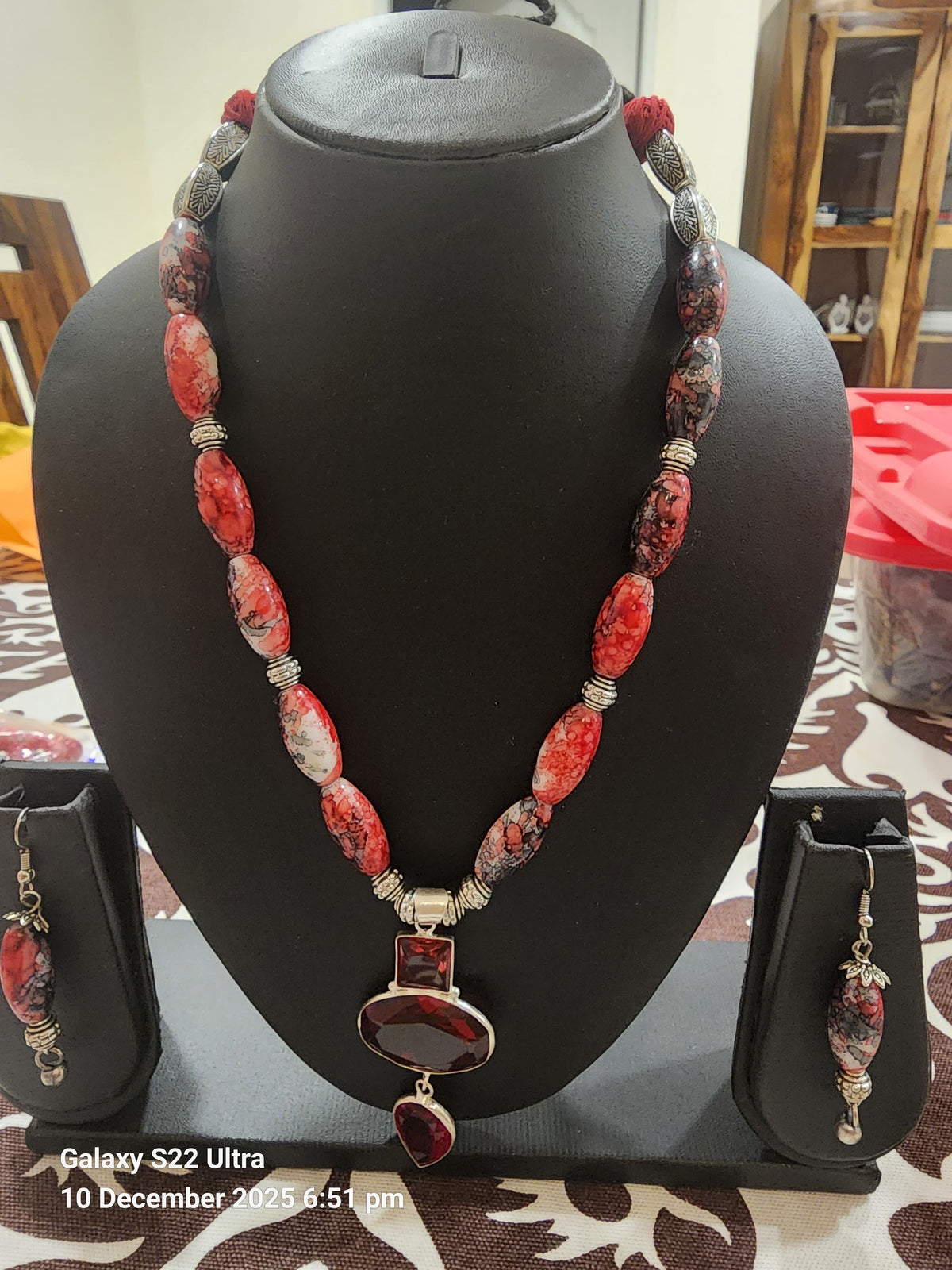 Agate Stone Necklace with silver polisehed Beads & Earrings