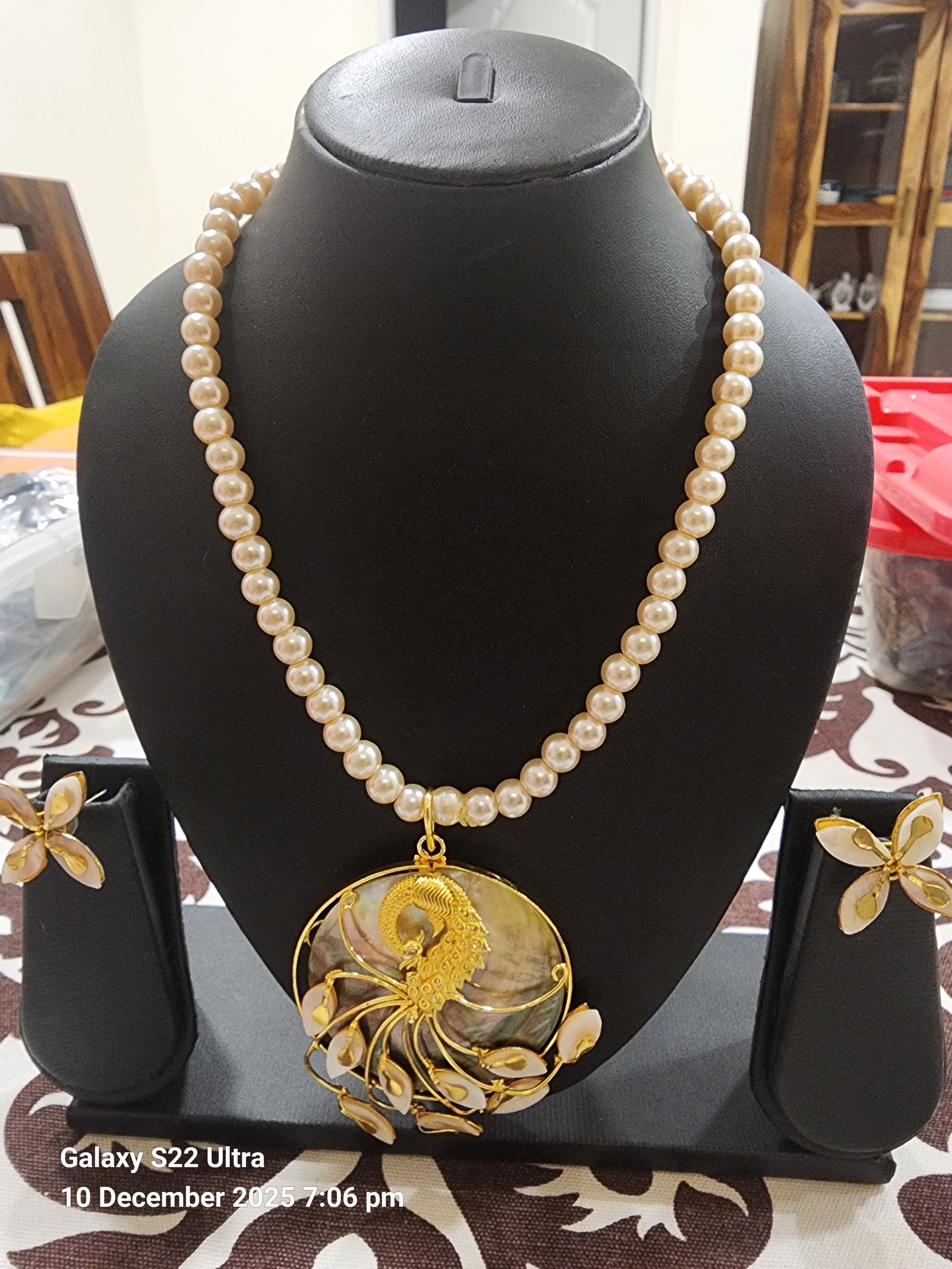 Pearl Necklace with Flower pendant & Earrings