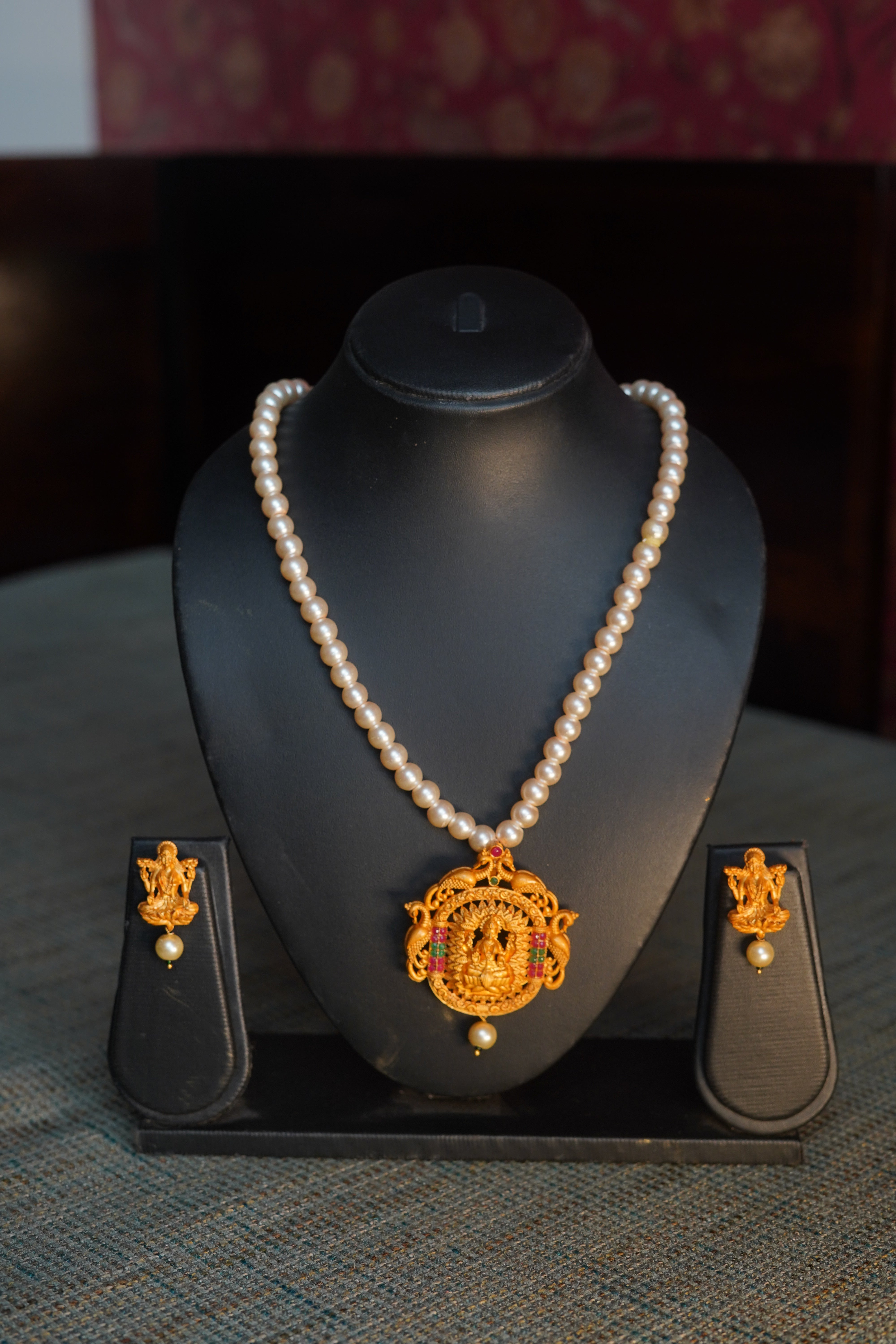 Pearl Necklace with Temple Pendant & Earrings