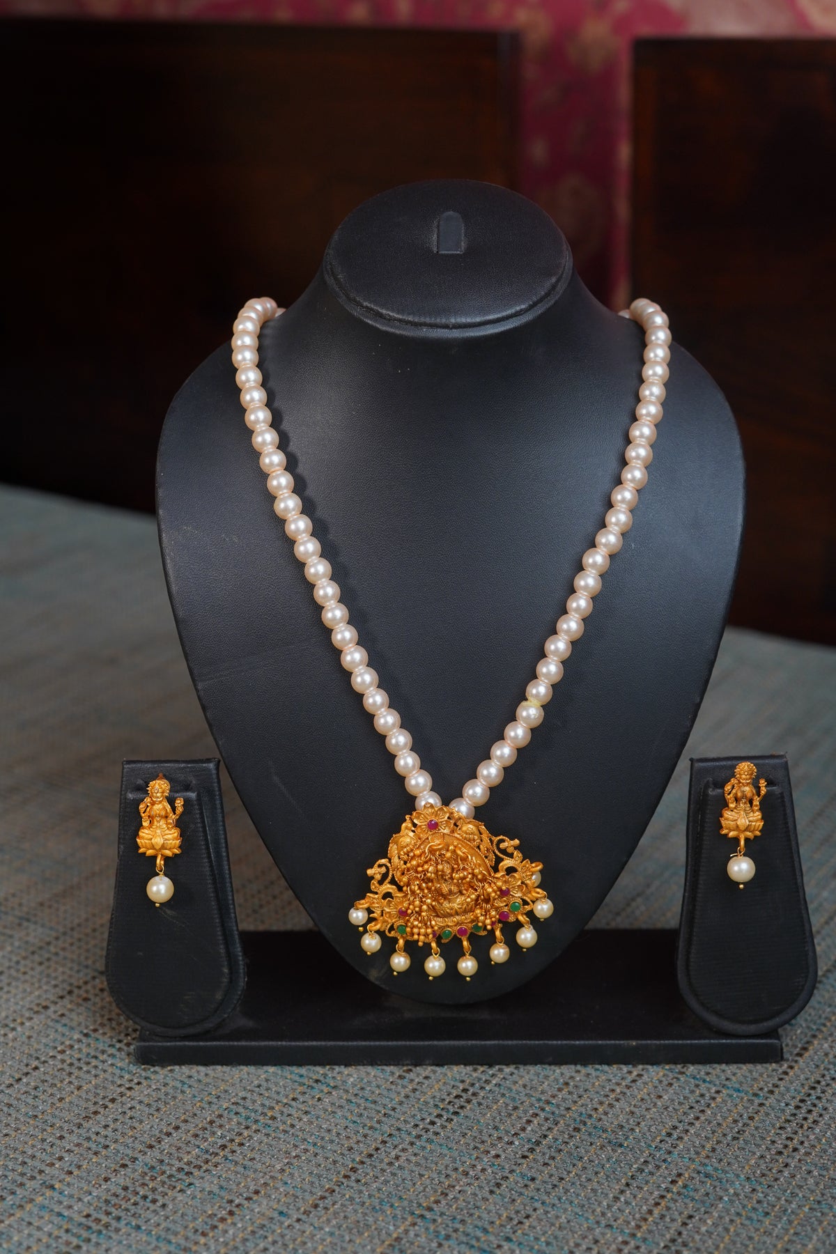 Pearl Necklace with Temple Pendant & Earrings