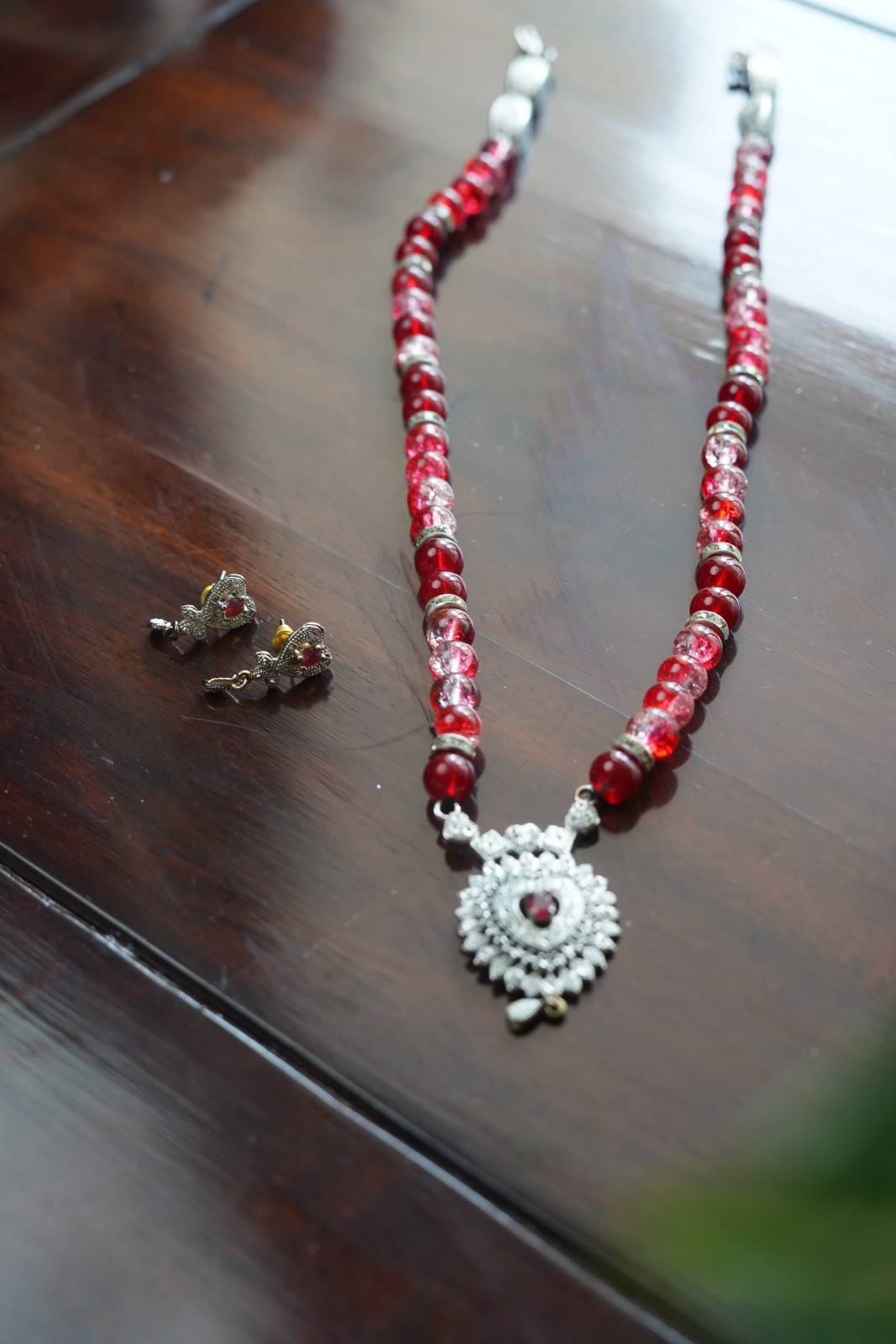 Necklace with silver polished Pendant & Earrings