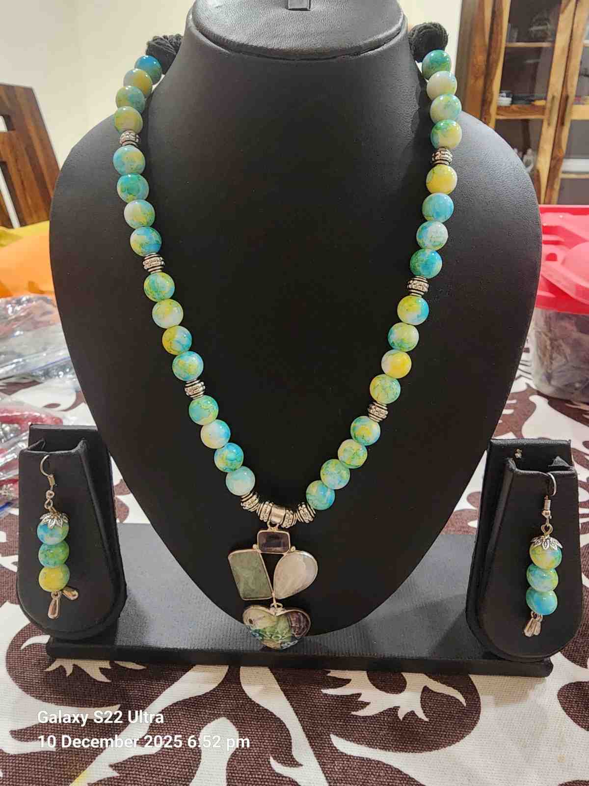 Necklace with multicoloured Stone Pendant & Earrings